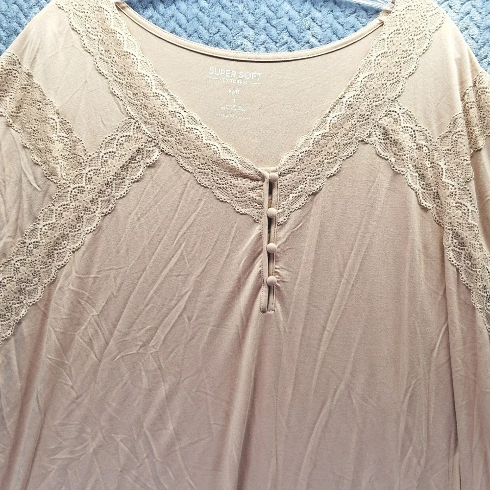 Torrid Supersoft Jersey Dolman Henley Lace Trim Top Smoke Gray 1X 14-16 NEW